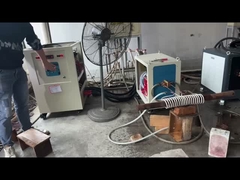 Máquina de tratamento térmico de metais de 60 kW de frequência flutuante de 10 a 50 kHz com refrigerador industrial